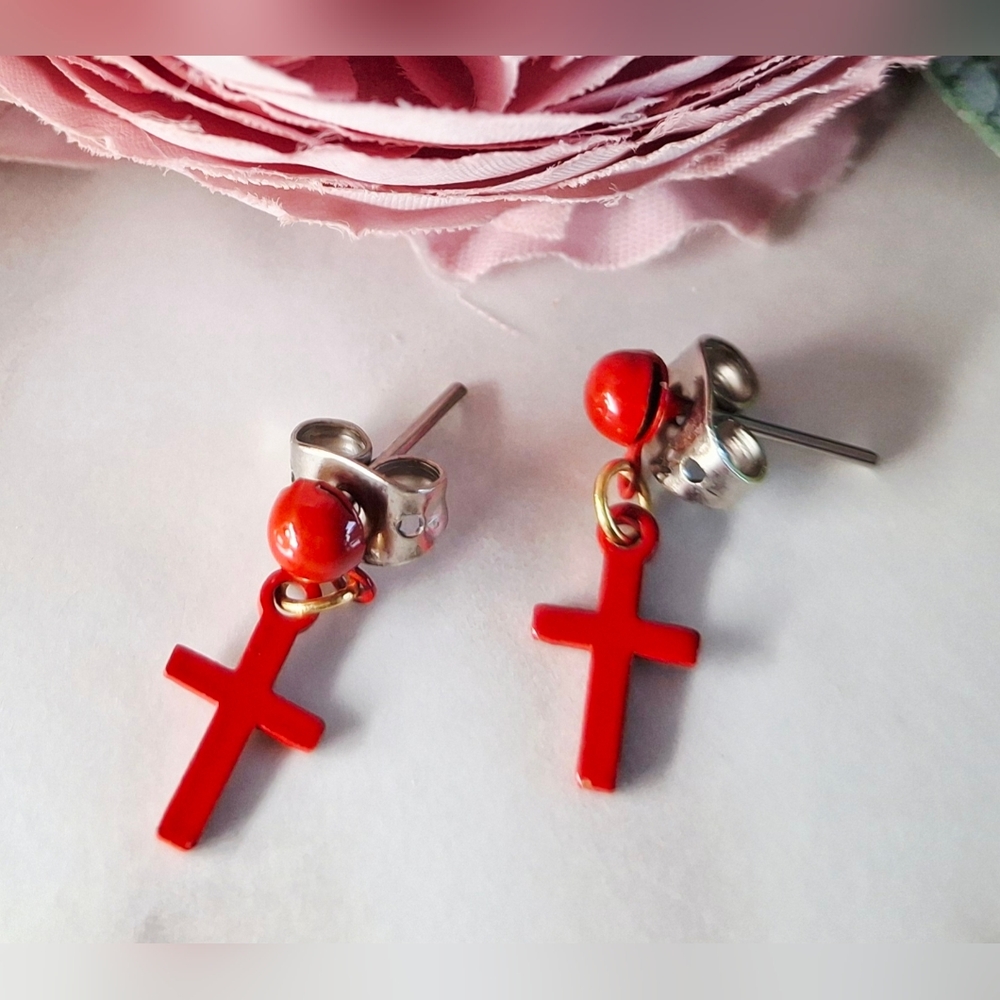 Vintage 80s ❤️Red Cross Earrings